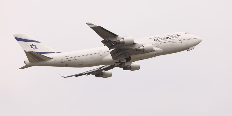 Israelisches Verkehrsflugzeug El Al in der Luft