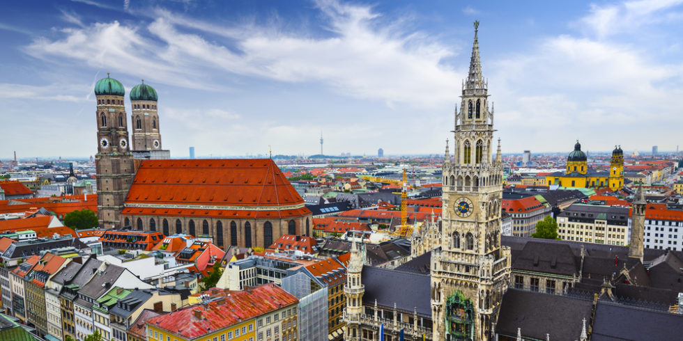 Blick auf München mit Frauenkirche und Rathaus