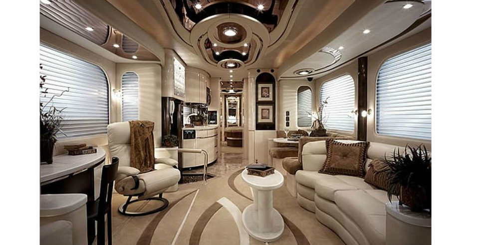 Luxus-Wohnmobile mit Sauna und eingebauter Garage
