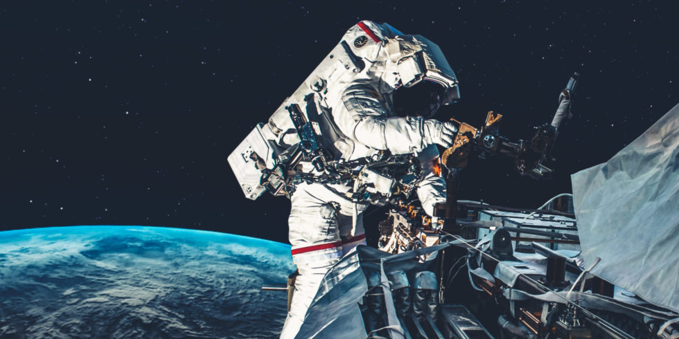 Astronautin oder Astronaut werden kann mit etwas Glück einer von vielen Traumjobs sein, wenn man Luft- und Raumfahrttechnik studiert. Foto: Panthermedia.net/biancoblue (YAYMicro)