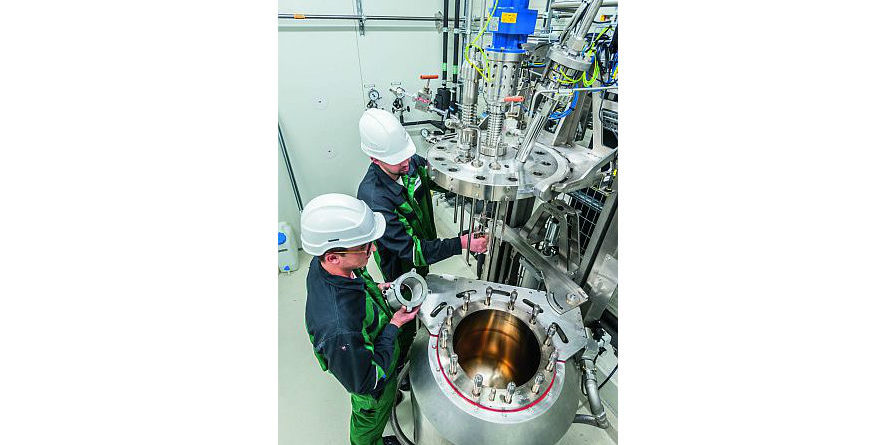 Hochdruckrührkesselreaktor: In Leuna geht jetzt eine Pilotanlage in Betrieb, die aus nachwachsenden Rohstoffen Isobuten herstellt.