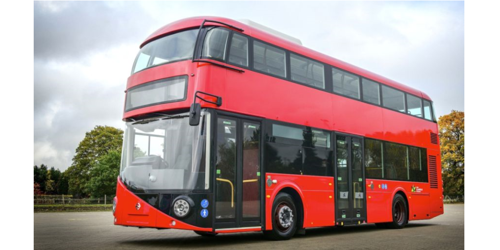 Doppeldecker-Hybridbus in rot