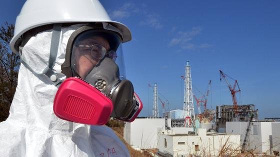 Noch immer arbeiten Experten intensiv daran, die Folgen der Fukushima-Katastrophe einzudämmen. Trotzdem liegen die Aufräumarbeiten weit hinter dem Zeitplan zurück.