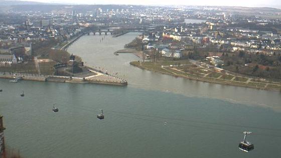 Eine Web-Cam der BfG nimmt auf etwa 100 Metern Höhe auf der Festung Ehrenbreitstein jede Minute ein aktuelles Bild vom Zusammenfluss von Rhein und Mosel auf. Hier sind oftmals Unterschiede in der Farbe sichtbar, je nach Wasserständen und Anteilen von Schwebstoffen. 