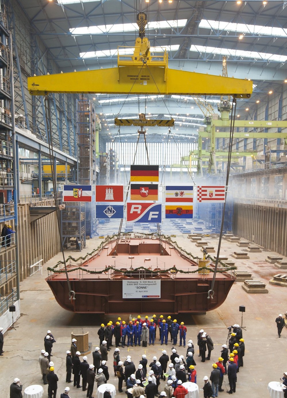 An der Feier zur Kiellegung des Forschungsschiffs Sonne auf der Meyer-Werft in Papenburg nahm auch Bundesforschungsministerin Wanka teil.