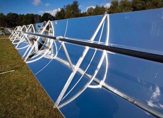 Solaranlagen müssen bis Jahresende über eine Technik verfügen, mit der sie ferngesteuert regelbar sein müssen. Das gilt auch für Windkraftanlagen.