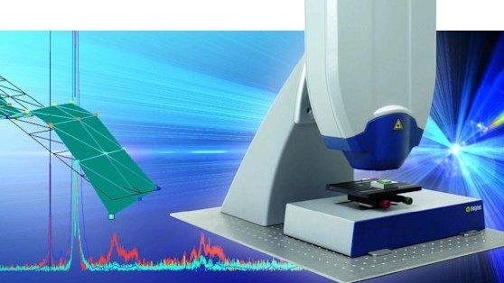 Schwingungsparameter mikroskopischer Objekte in Echtzeit messen: Im Gegensatz zu anderen Ansätzen mit drei Vibrometern, welche das Objekt aus drei verschiedenen Richtungen vermessen, besteht die Polytec-Entwicklung aus einem integrierten Messkopf. 