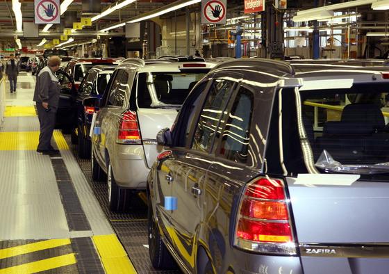 Die Produktion des Opel Zafira wird von Bochum ins Opel-Stammwerk in Rüsselsheim verlegt. Ende 2014 wird die Opel-Produktion in Bochum komplett eingestellt.