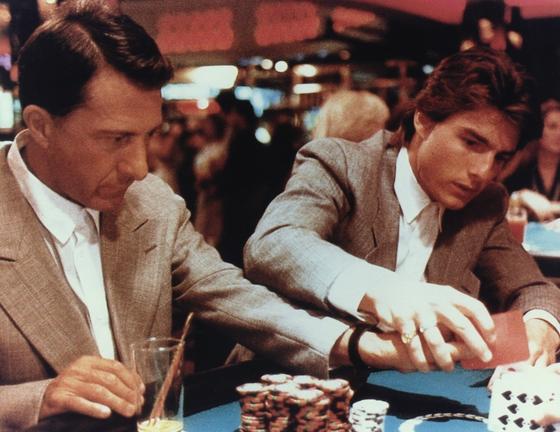 Im Film Rain Man spielt Dustin Hoffman an der Seite von Tom Cruise einen Autisten, der durch sein mathematisches Genie beim Roulette die richtigen Zahlen erreichnet und große Gewinne einfährt.