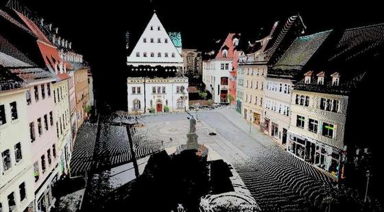 Bei Bauen in historischen Ensembles bietet 3-D-Scanning optimale Daten über die vorhandene Bausubstanz. Im Bild ein Scan des historischen Marktplatzes von Eisleben.