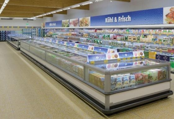 Kühltheken sind die größten Energieverbraucher in Supermärkten. Der Aldi-Pilotmarkt in Rastatt setzt auf eine neuartige Kältemaschine im Kälteverbund mit dem Erdreich.
