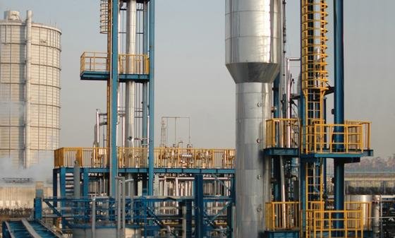 Das mikrobiologische Fermentierungsverfahren von LanzaTech wurde 2012 gemeinsam mit Baosteel in deren Werk in Schanghai erfolgreich eingeführt. Die vorkommerzielle Anlage produziert rund 300 Tonnen Ethanol pro Jahr. 