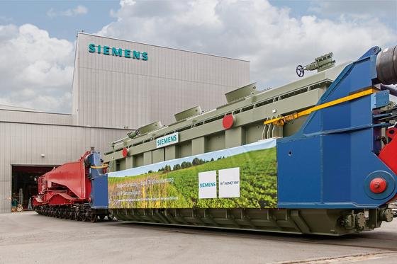 Siemens hat den weltweit ersten Großtransformator mit Pflanzenöl hergestellt. Das Gerät verbindet künftig im Umspannwerk Bruchsal-Kändelweg bei Karlsruhe die 380-kV-Höchstspannungsebene mit dem 110-kV-Netz.