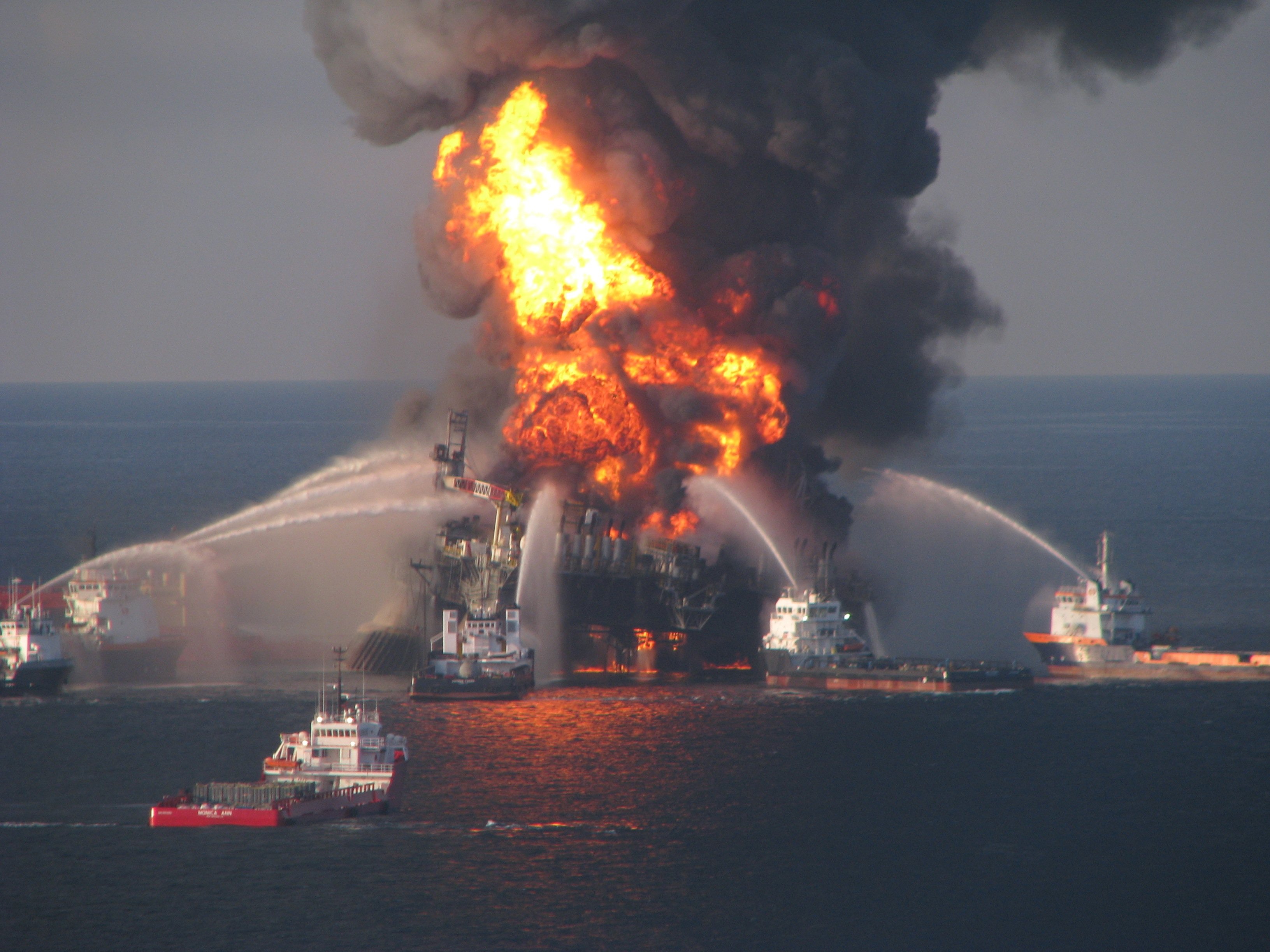 Die Ölbohrinsel Deepwater Horizon war nach einer Explosion im April 2010 gesunken. Das Unglück führte zu einer verheerenden Ölpest im Golf von Mexiko.