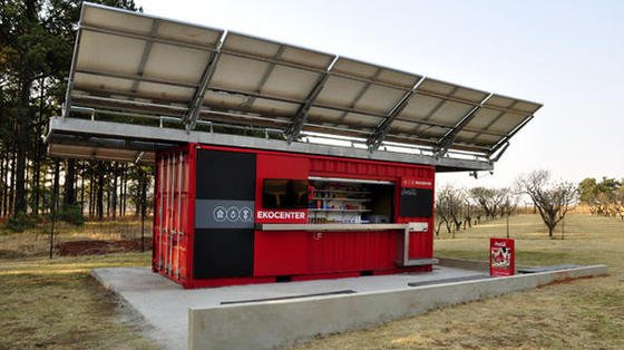 Das erste Ekocenter wurde von Coca-Cola im August in Heidelberg in Südafrika eröffnet.