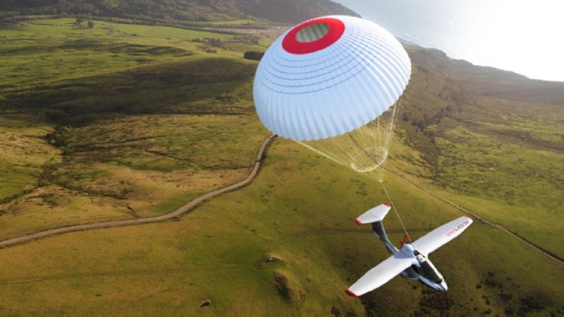 Für mehr Sicherheit: Beim Amphibienflugzeug Icon A5 kann als zusätzliche Ausstattung auch ein Fallschirmsystem mitbestellt werden.