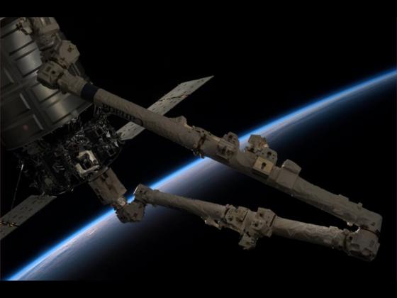 Raumtransporter Cygnus kurz vor dem Lösen von der Raumstation ISS: Am Mittwoch wird Cygnus in die Erdatmosphäre eintreten und verglühen.