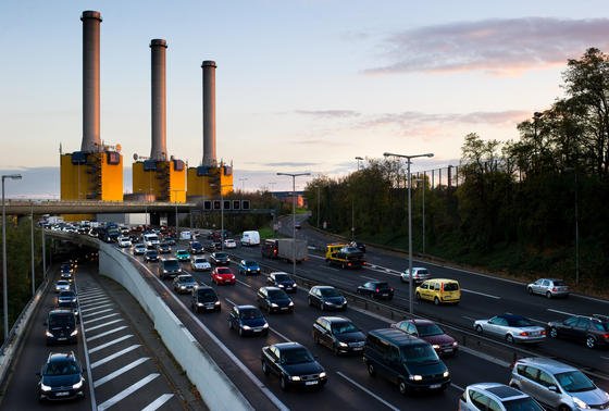 Vattenfall Heizkraftwerk Berlin-Wilmersdorf: Die Bundesnetzagentur hat der Stilllegung von zwölf konventionellen Kraftwerken zugestimmt, die durch den Boom an Wind- und Solarstrom nicht mehr rentabel sind.