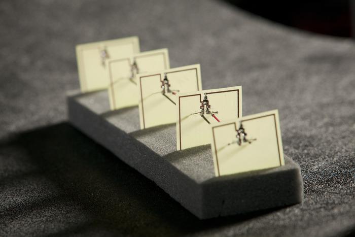 Metamaterial: Diese Platten fangen elektromagnetische Wellen ein und wandeln sie in Strom um, mit dem man zum Beispiel den Akku eines Smartphones aufladen kann. Dieses Testmodul erzeugt 7,3 Volt.