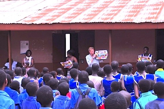 Das Trennen von Plastikmüll ist unüblich in Ghana und wird an der Schule in Berekum im Unterricht erklärt. Ingenieure wollen in der Region ein Recyclingsystem aufbauen.