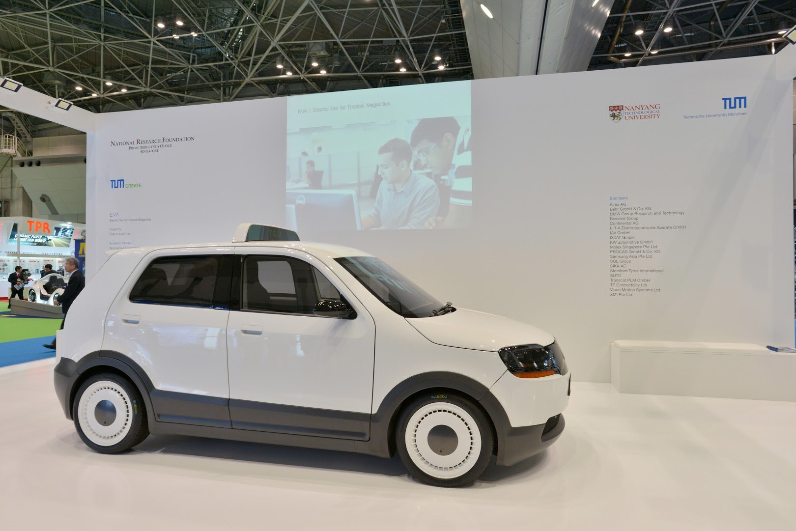 Das Elektrotaxi Eva wurde am Wochenende auf der Tokio Motor Show der Öffentlichkeit präsentiert.