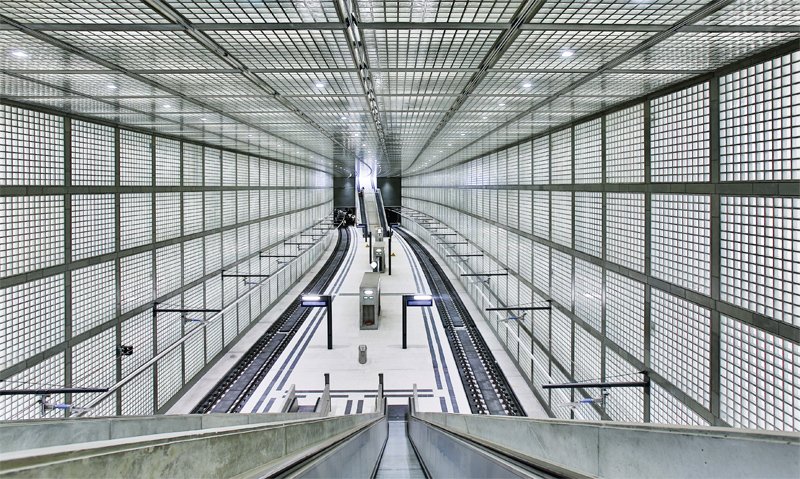 Station Wilhelm-Leuschner-Platz.