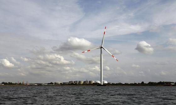 Forscher arbeiten an neuartigen Rotorblättern, die sich schnell an unterschiedliche Windstärken anpassen können. Dadurch wird die Effizienz der Windkraftanlagen erhöht.