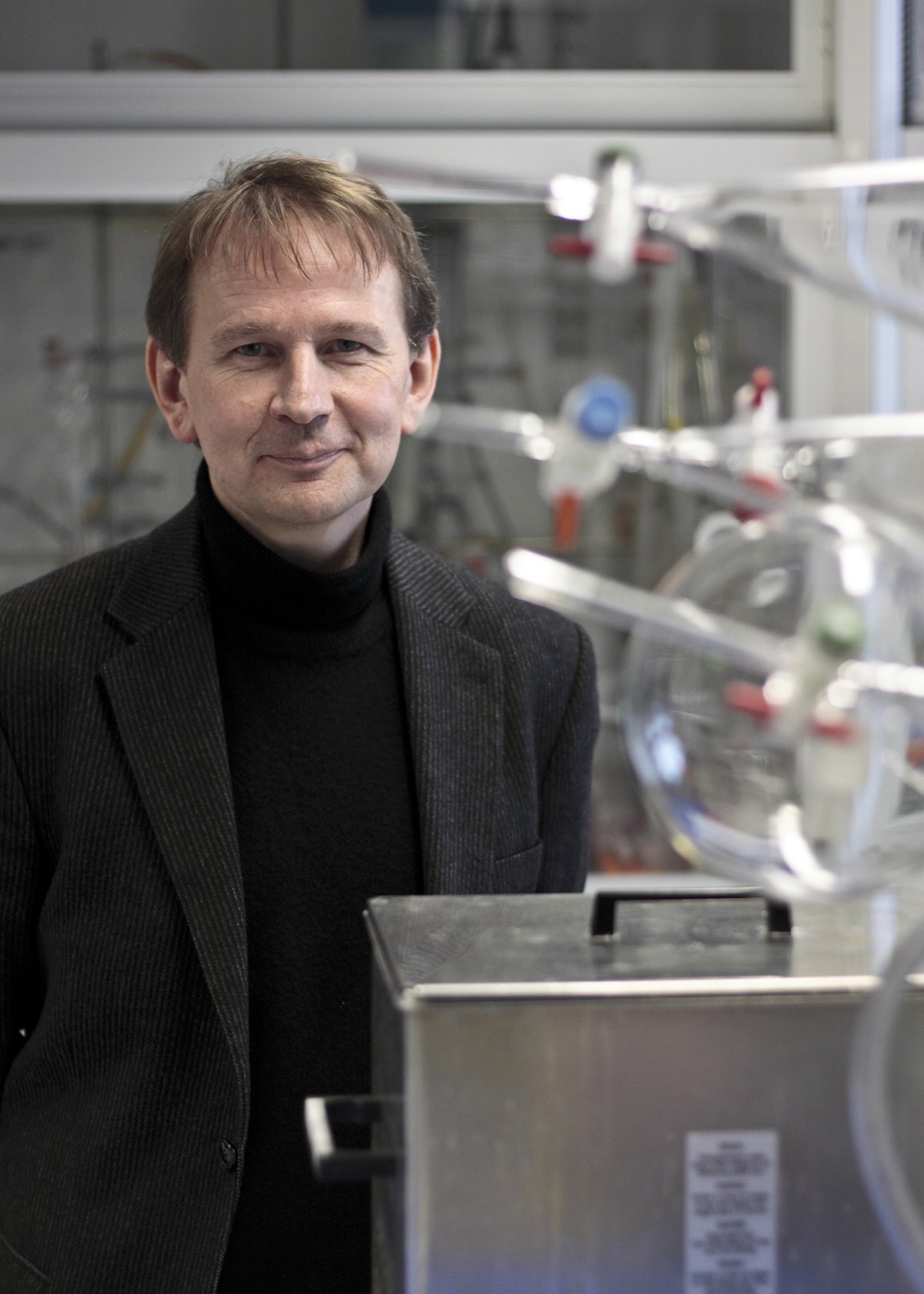 Prof. Matthias Beller von der Uni Rostock hat zusammen mit italienischen Kollegen ein Verfahren entwickelt, um Wasserstoff bei geringem Druck und niedrigen Temperaturen zu entwickeln.