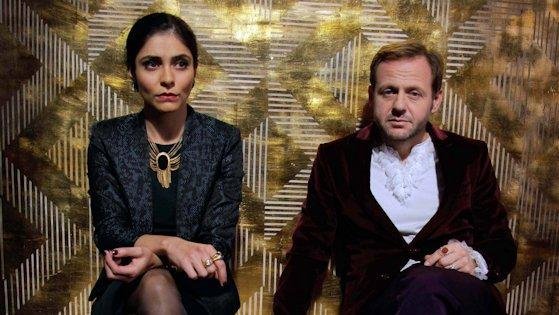 Die Schauspieler Samuel Finzi und Pegah Ferydoni spielen in dem multimedialen TV-Stück "Wagnerwahn" die Hauptrollen.