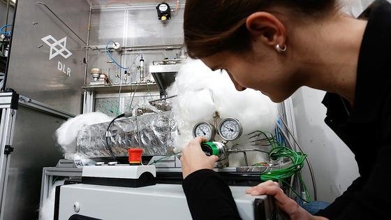 Versuchsanlage des Wasserstoff-Tanks beim DLR-Institut für Technische Thermodynamik in Stuttgart.