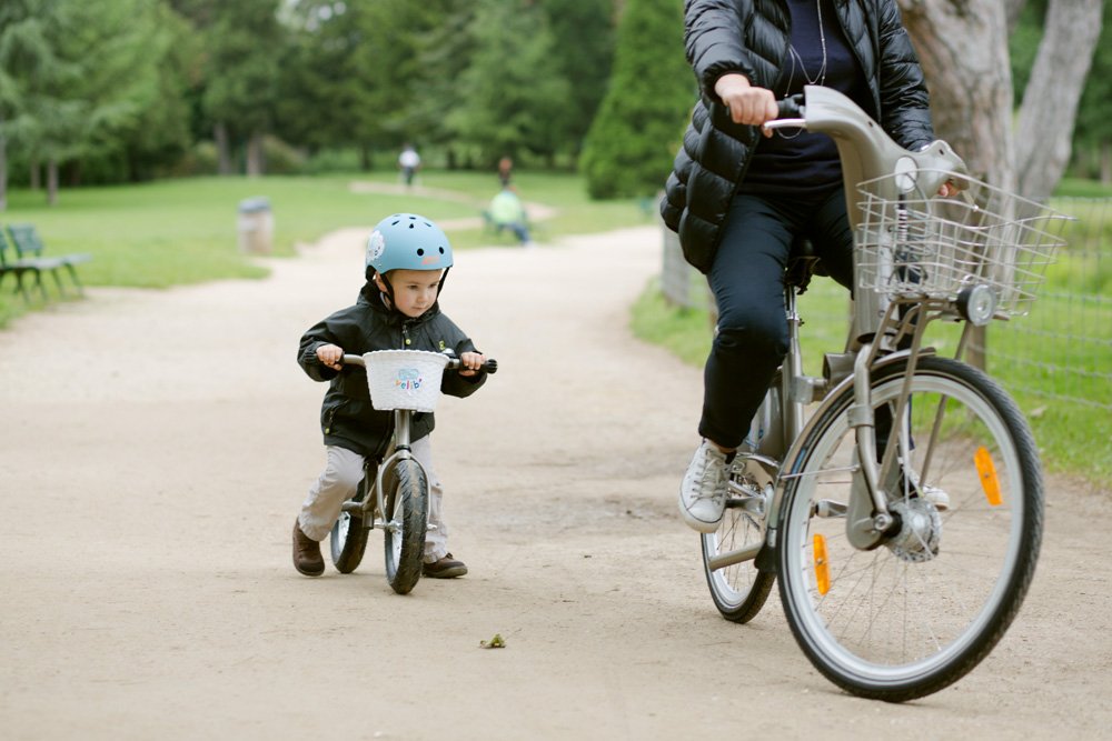 Als erste Stadt der Welt bietet Paris jetzt auch Leihräder für Kinder an. Der Anfangsbestand von 300 Rädern soll rasch erhöht werden.