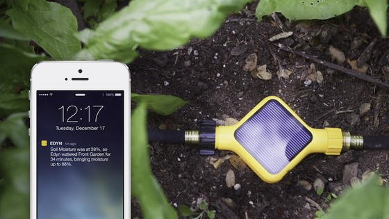 Der Edyn Garden Sensor misst die Bodenbeschaffenheit und kann beispielsweise die Bewässerung von Pflanzen steuern.