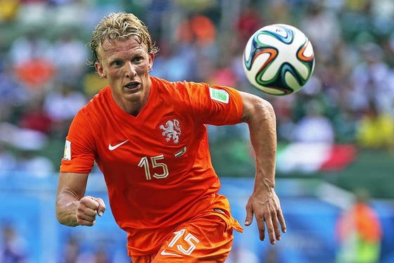 Mit der Hitze hatte such Dirk Kuyt, Nationalspieler der Niederlande, im Spiel gegen Mexiko zu kämpfen. Viele Mannschaften nutzen vor den Spielen und in der Pause Kühlwesten, um die Leistungsstärke der Spieler zu steigern. 