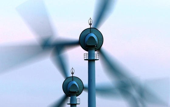 Windräder bei Ebersbach in Bayern: Im europaweiten Vergleich hat Deutschland im Jahr 2013 die meisten neuen Windkraftanlagen gebaut. Die weltweit installierte Windleistung ist letztes Jahr auf 318.137 Megawatt gestiegen.  