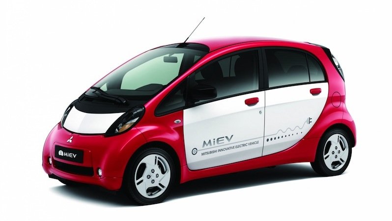 Im Praxistest von auto motor und sport schnitt der Mitsubishi i-MIEV schlecht ab: Bei Minusgraden sank die Reichweite des Elektroautos auf 64 Kilometer ab. 