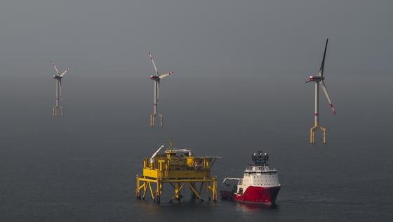 Umspann-Plattform des Windparks Bard 1 rund 100 Kilometer vor Borkum in der Nordsee: Seit März kann der größte deutsche Offshore-Windpark keinen Strom an Land liefern, weil die Übertragung Probleme macht.