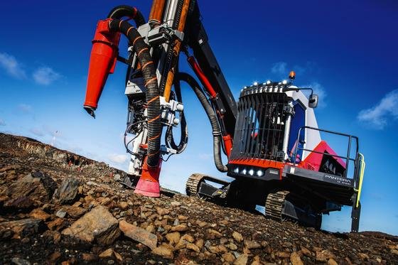 Das sage noch einer, Baumaschinen könnten nicht gut designt sein. Der Pantera DI6400, ein Übertagebohrgerät des finnischen Herstellers Sandvik Mining für den Bergbau, hat jetzt den Red Dot Award für bestes Design erhalten.