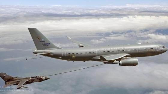 Die fliegenden Tanker der Royal Air Force sind modifizierte A330-Maschinen von Airbus. Ab Mai kommen sie in der zivilen Luftfahrt für Thomas Cook zum Einsatz. Im Krisenfall darf sie die Air Force innerhalb von 90 Tagen zurückverlangen. 