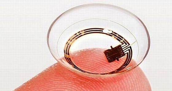 Smart Linse von Google: Die Kontaktlinse ist mit einem Chip ausgestattet, der beispielsweise die Zuckerwerte der Tränenflüssigkeit überwachen kann. Die Google-Linse will der Schweizer Pharmakonzern Novartis weiterentwickeln und spätestens in fünf Jahren auf den Markt bringen.