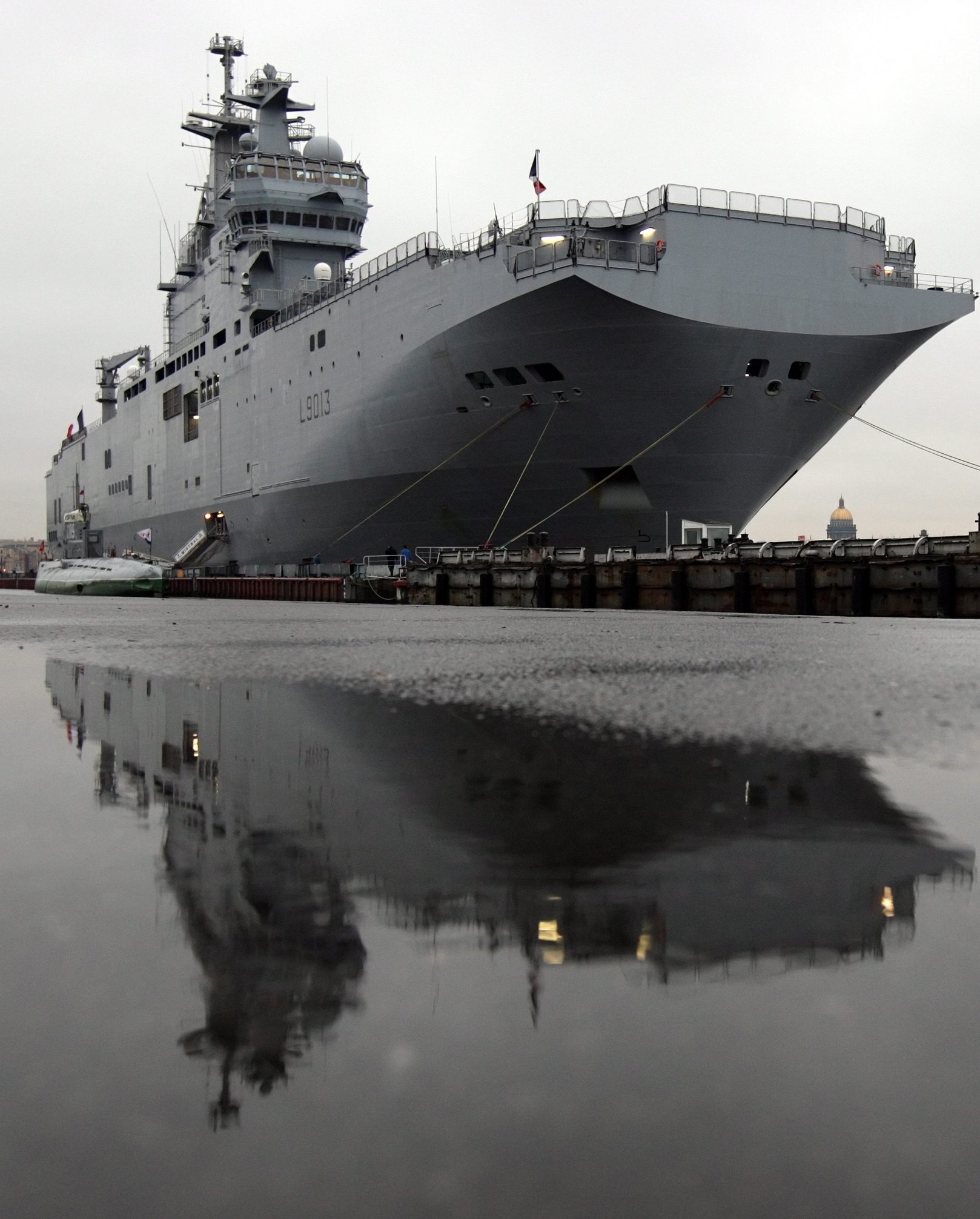 Vier solcher Schiffe der Mistral-Klasse hat Russland in Frankreich bestellt. Die Hubschrauber-Träger stehen für militärische Hochtechnologie.