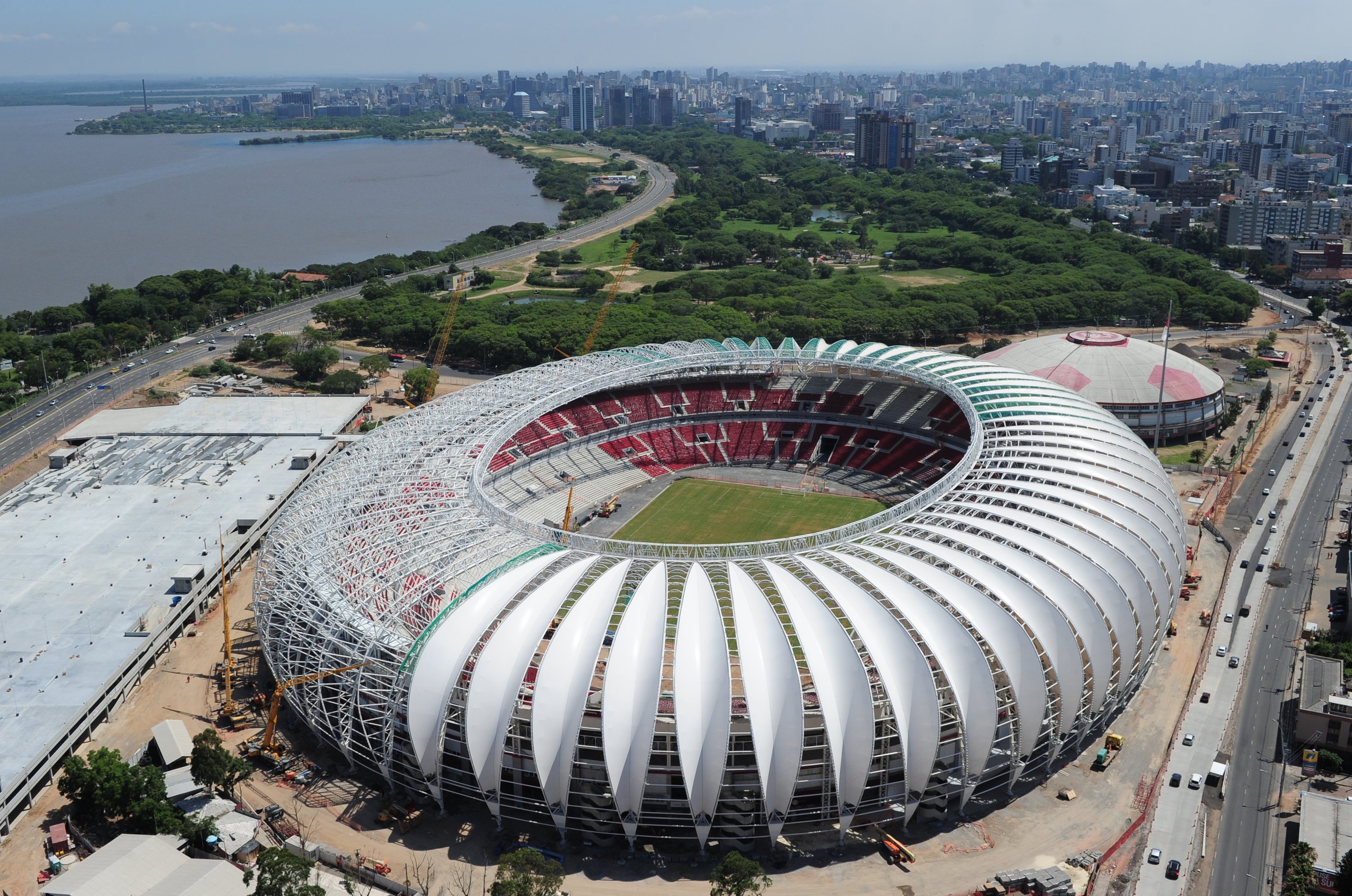 Das WM-Stadion in Porto Alegre hat über 58.000 Sitzplätze und wurde für die WM lediglich modernisiert. Es gehört dem Verein Sport Club Internacional, der schon dreimal brasilianischer Meister war. 