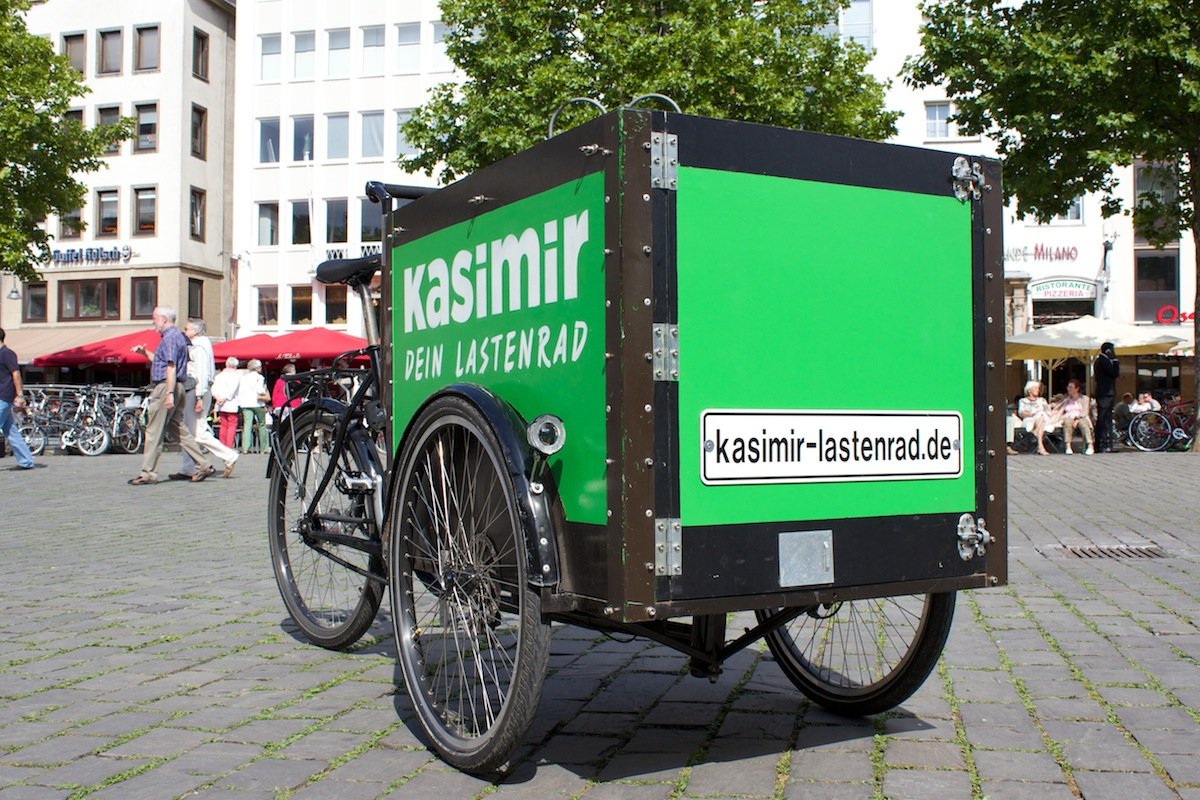 Auffallende Optik: Das Lastenrad Kasimir in Köln kann jeder kostenlos ausleihen. Die Buchung geht einfach im Internet.