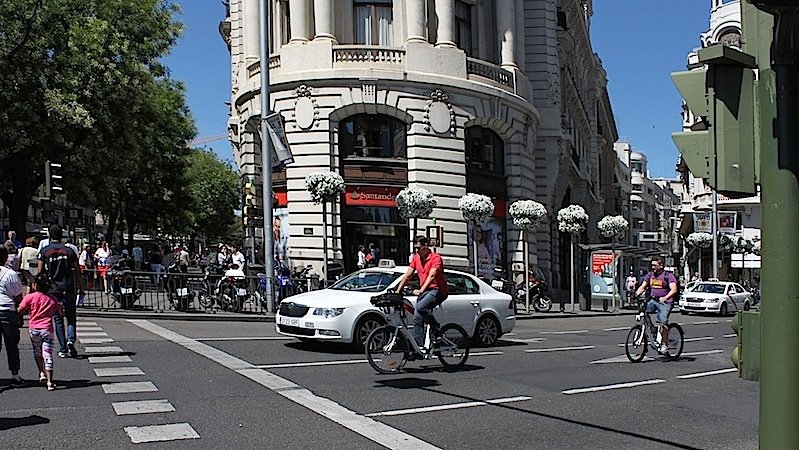 Wenn man sich im Zentrum Madrids befindet, ist das nächste Terminal höchstens 300 Meter entfernt, verspricht das Unternehmen Bicimad. 