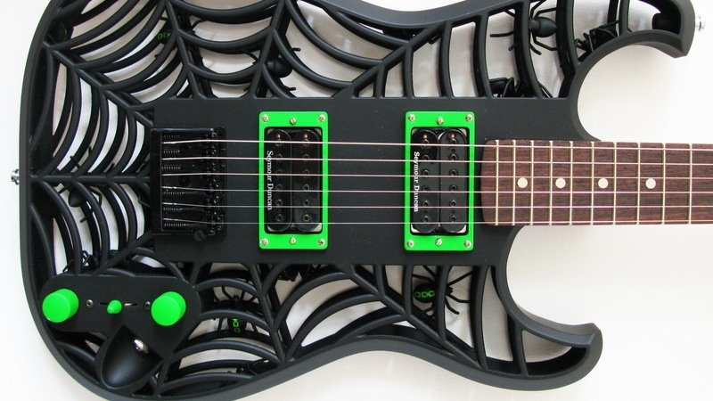 Und auch diese Gitarre hat Olaf Diegel mit dem 3D-Drucker hergestellt. Anders wäre ein solcher Korpus kaum zu realisieren. 