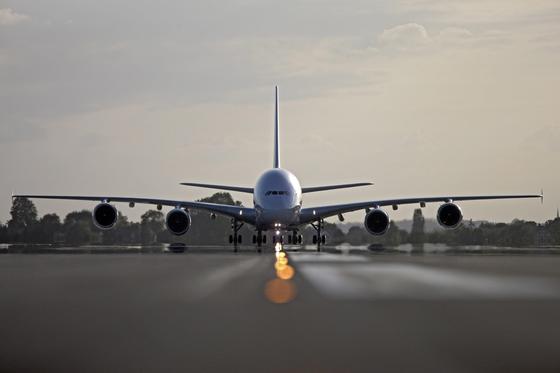 Im Großraumflugzeug A380 von Airbus sind 77 Tonnen Titan verbaut. Sollte Russland den Export des Metalls als Reaktion auf Sanktionen des Westens einstellen, werden Airbus und Boeing kaum eine vergleichbar große Quelle finden. 