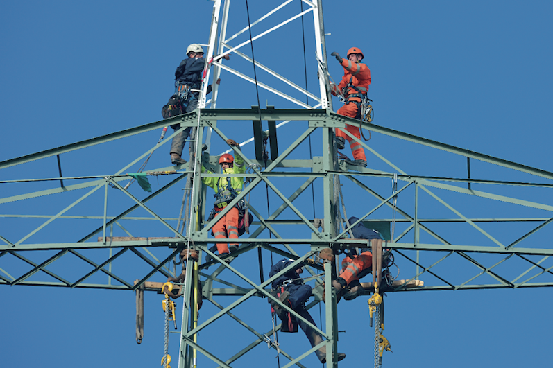 Festhalten will Bilfinger am Bau von Überlandleitungen.