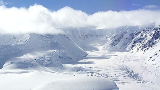 Luftaufnahme eines Gletschers auf der Antarktischen Halbinsel aus dem deutschen Forschungsflugzeug Polar 6 im November 2013. Seit 2009 hat sich der Eisverlust in der Antarktis verdreifacht. 