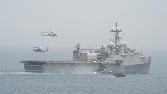 USS Ponce der US-Navy: Kriegsschiffe wie diese können sich in Zukunft mit dem Laser Adam gegen Angriffe kleiner Boote wehren, die beispielsweise dem Lenkwaffenzerstörer Cole zum Verhängnis wurden. 