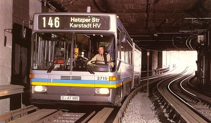 Zeitweise fuhren die Spurbusse sogar unterirdisch auf Strecken der U-Bahn.