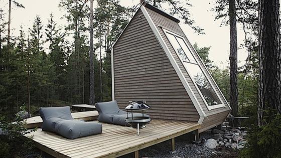 Im südfinnischen Sipoo ist es idyllisch: Hier steht mitten im Wald das Nido House des finnischen Designers Robin Falck. Die Grundfläche beträgt nur neun Quadratmeter. 